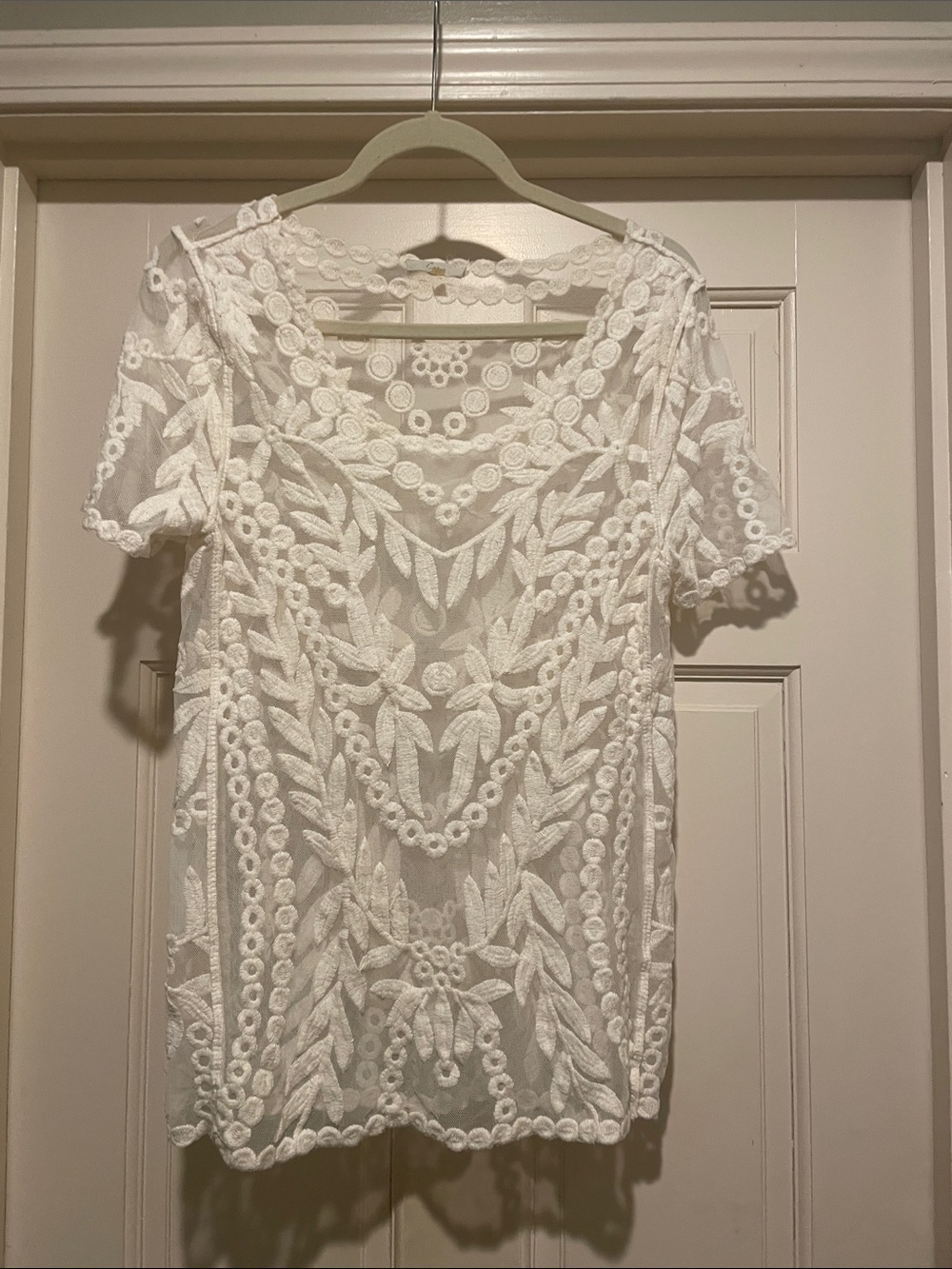 Capri-Creamish—White Embroidered Short-Sleeve Lace Top—Size Medium